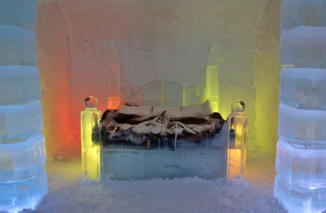 Honeymoon-suite-ice-igloo-hotel-