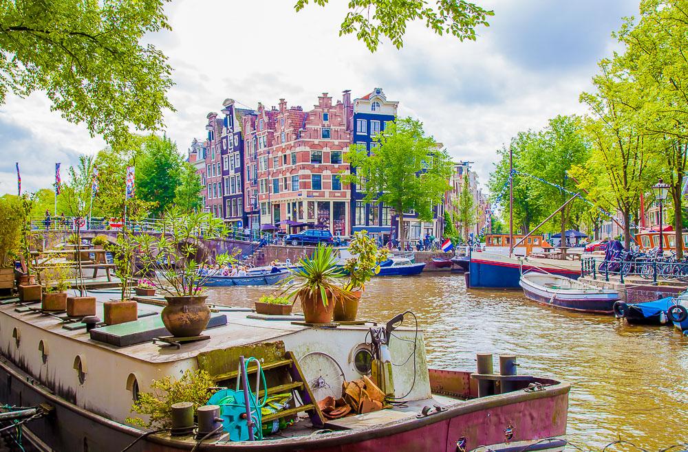 houseboats amsterdam canals 