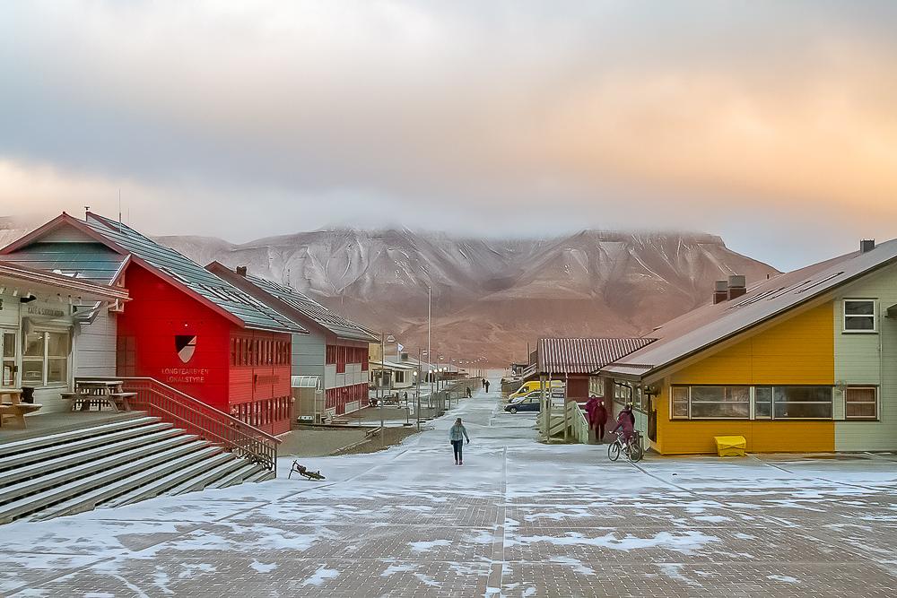 visiting svalbard arctic norway longyearvyen sunset