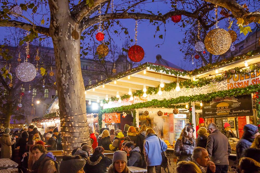 christmas market budapest Vörösmarty Square