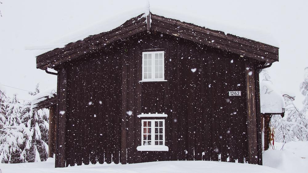 mountain cabin norway snow