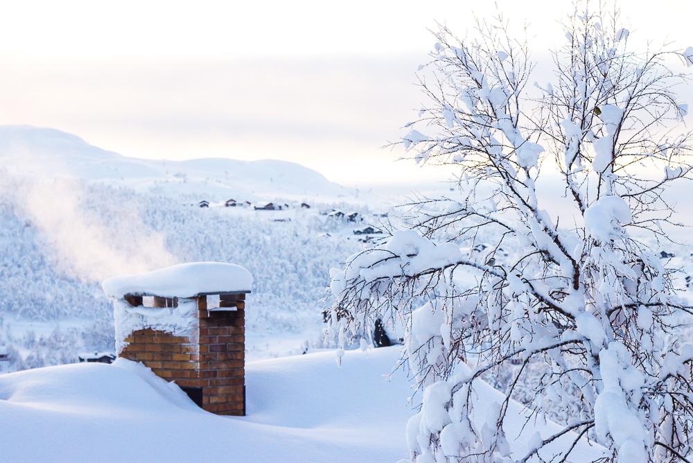 mountain cabin norway snow