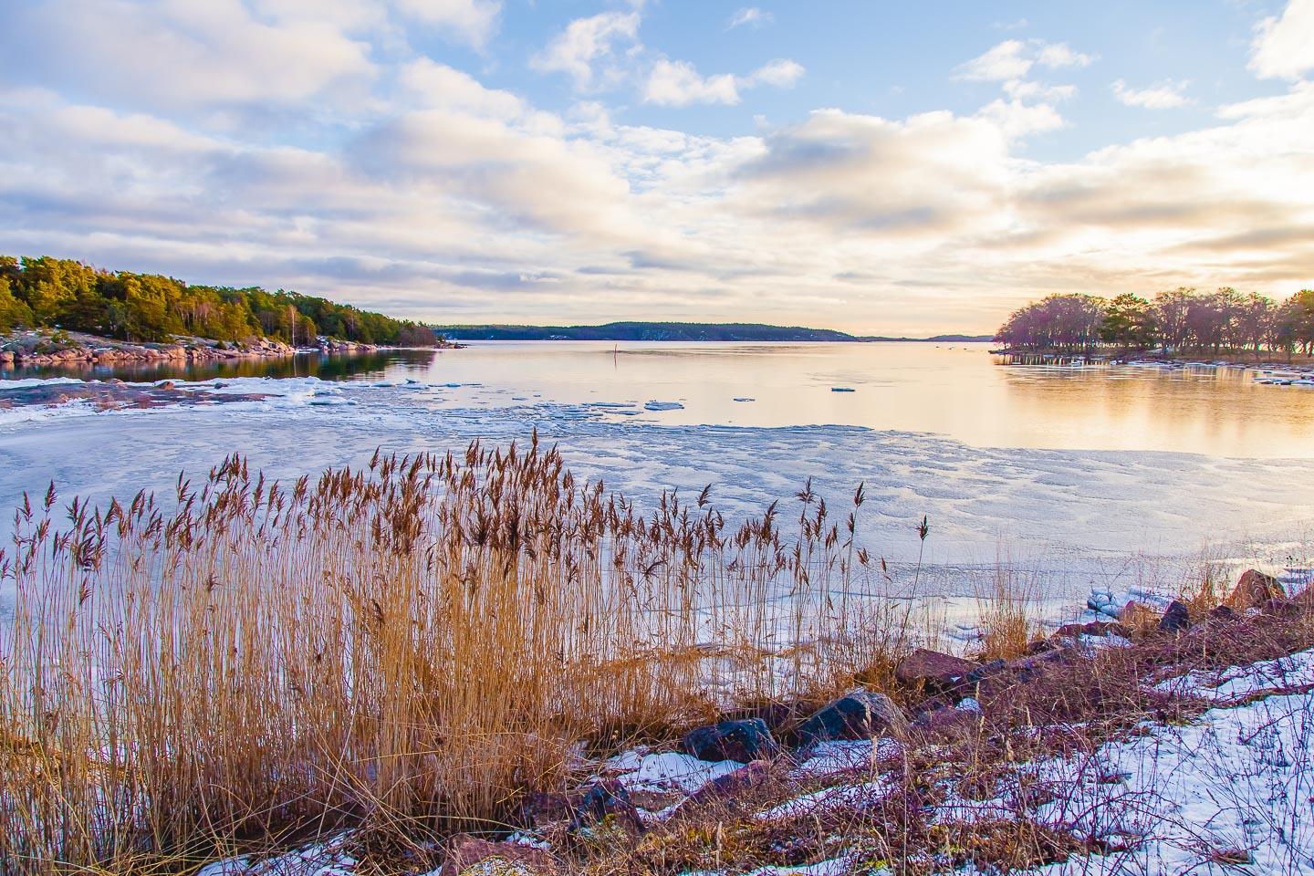 bomarsund frozen water view åland islands winter