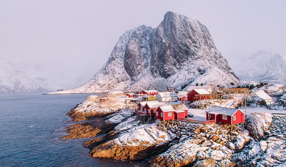 hamnøy lofoten reine winter snow march