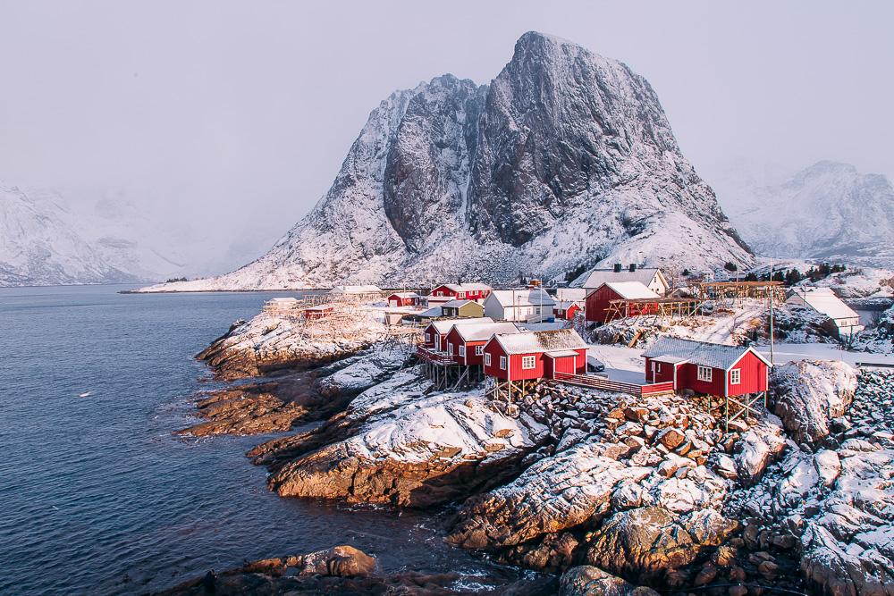 hamnøy lofoten reine winter snow march