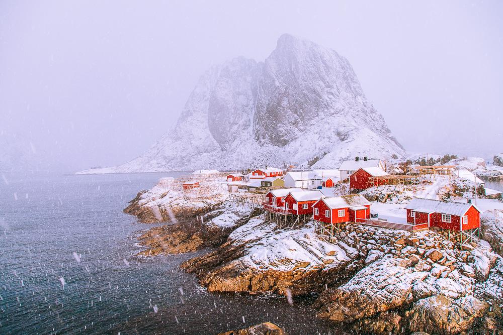 hamnøy lofoten reine winter snow march