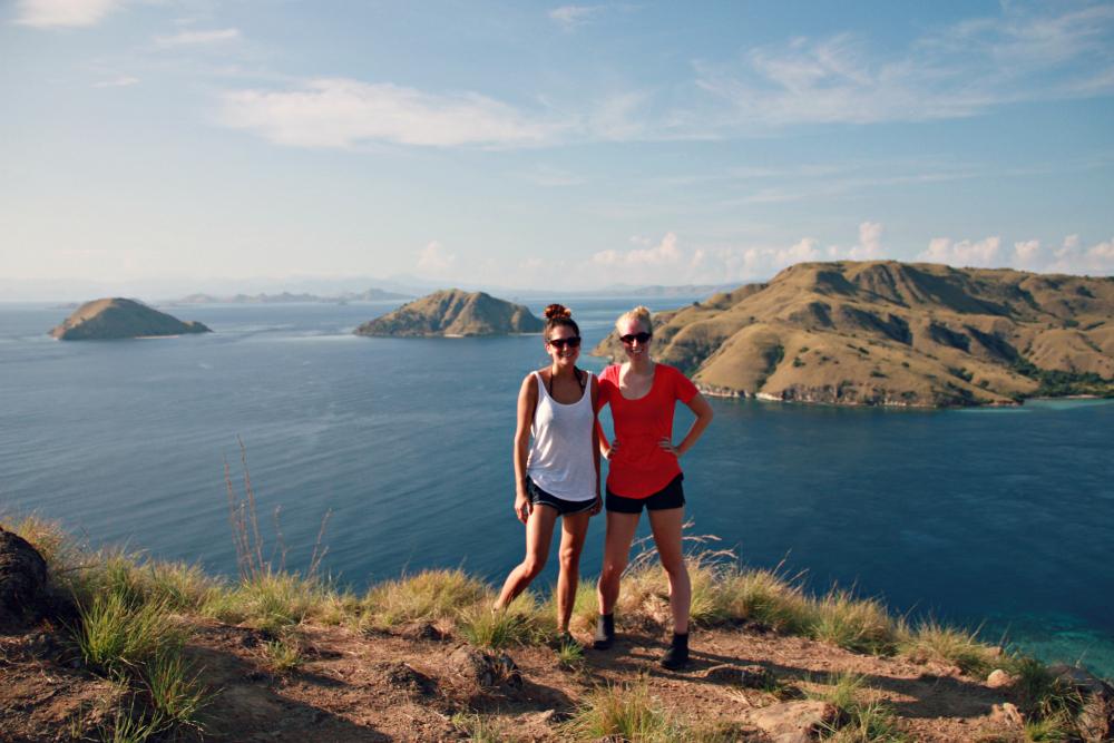 boat trip indonesia komodo island