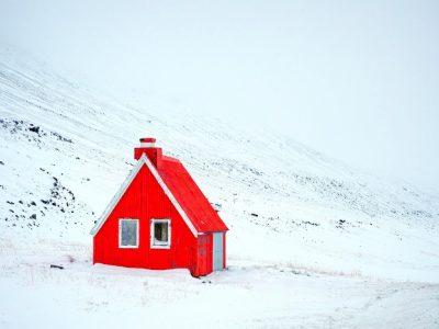 mountain-pass-cabin-iceland