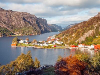 roligheten ana-sira norway in fall autumn