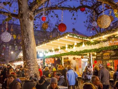 christmas market budapest Vörösmarty Square