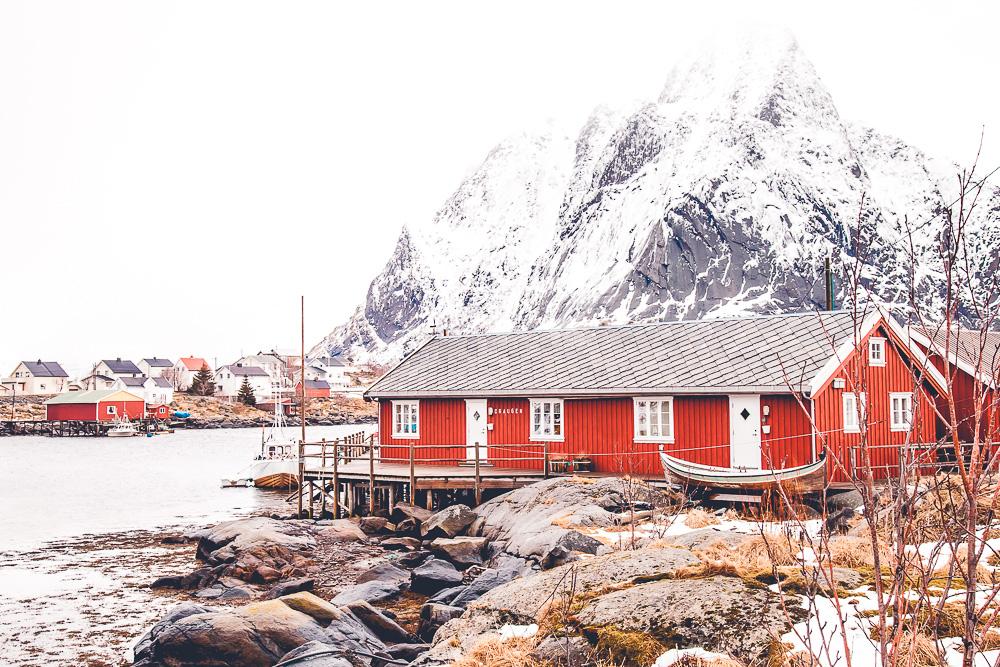 reine fishing cabin norway lofoten