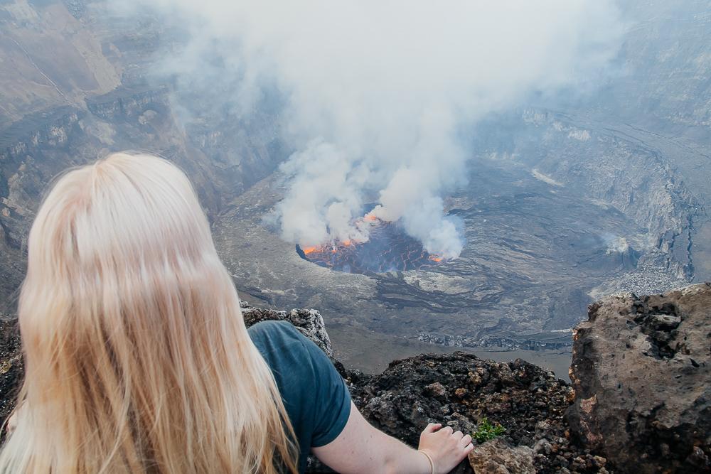 nyiragongo-vuoren huippu Kongon tulivuori päivänvalossa