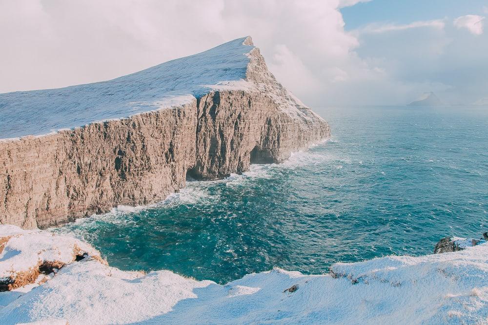 sorvagsvatn optical illusion faroe islands