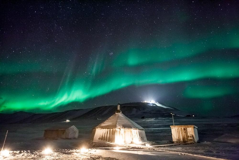 northern lights barentz camp svalbard