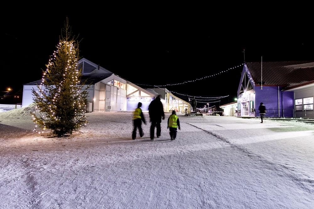 longyearbyen svalbard during polar night