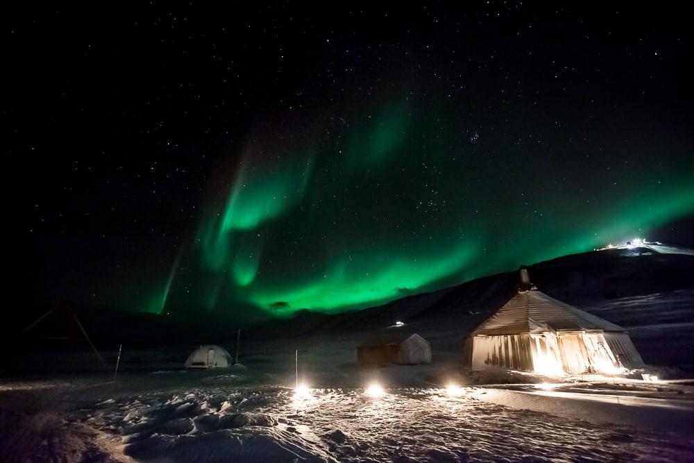 northern lights svalbard camp barentz