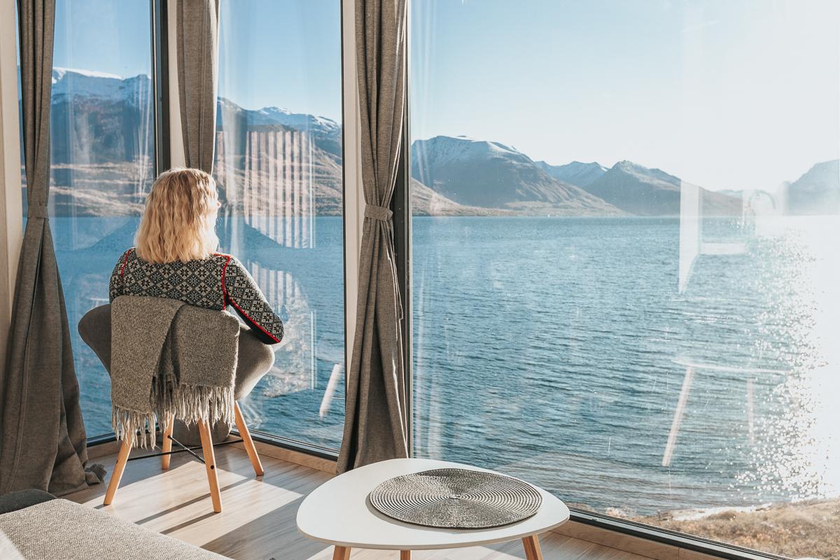 aurora mini cabins airbnb lyngenfjord accommodation lyngen norway