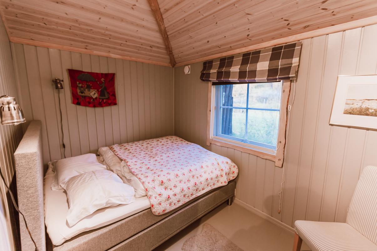 aurora finnmark turf house airbnb Norway
