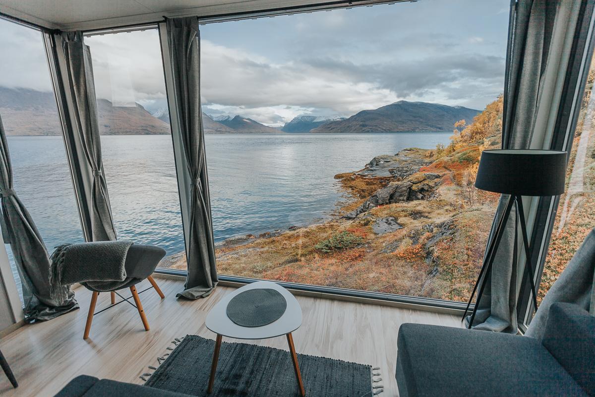 mini fjord cabin lyngen norway