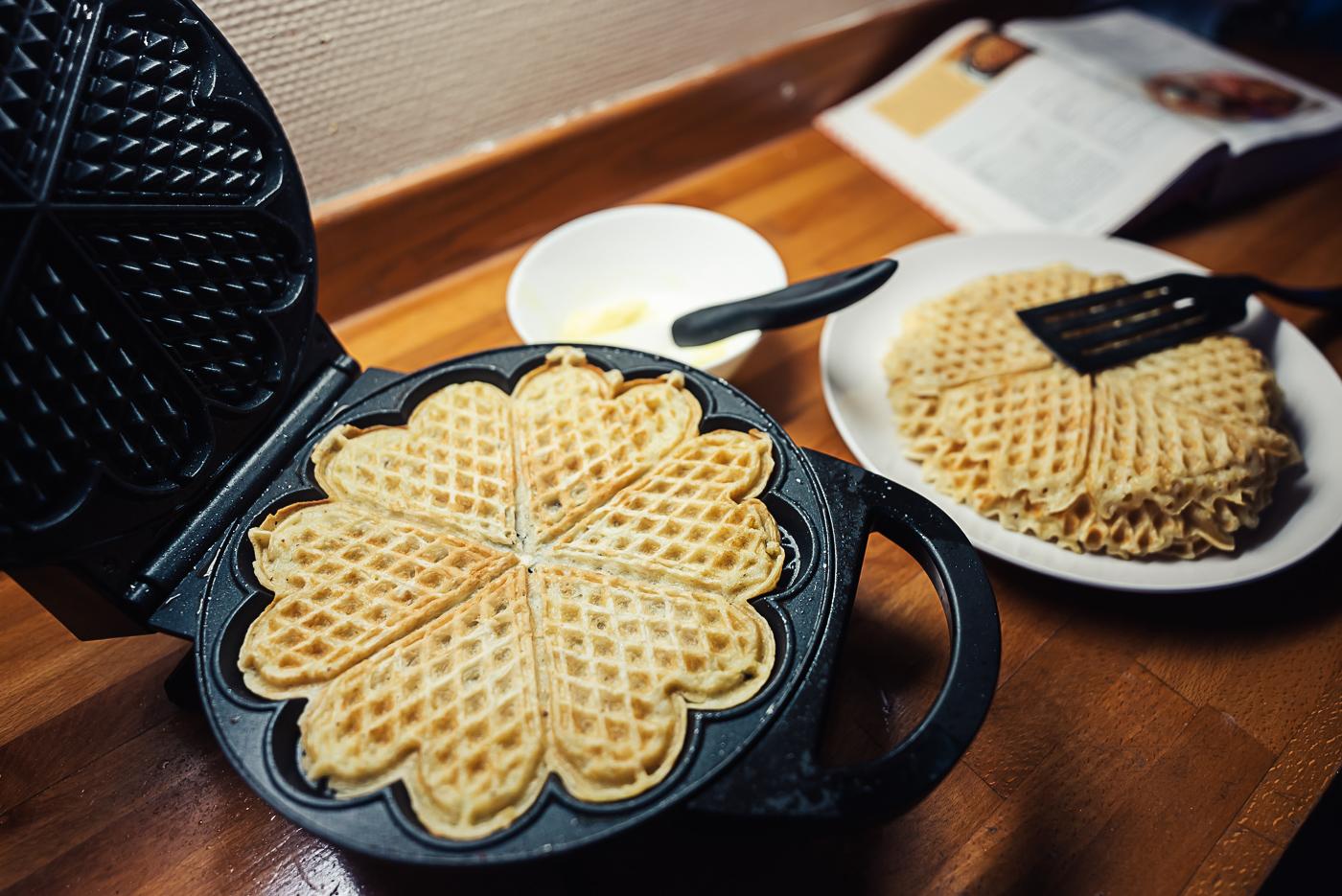 Norwegian waffle iron